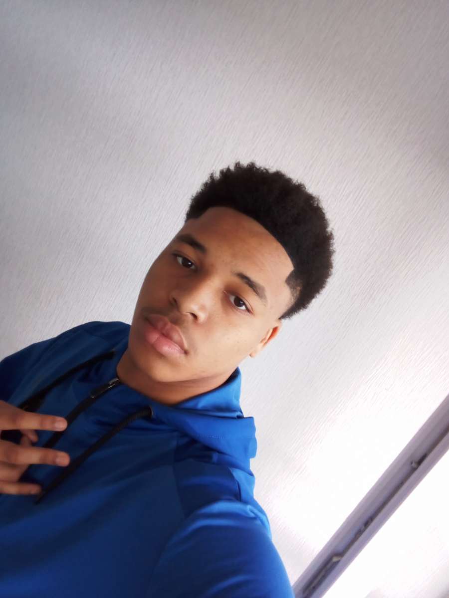 Leopoldo - Gay fute à Lü Profil de Leopoldo, 33 ans, Gay fute à Lü (Grisons)