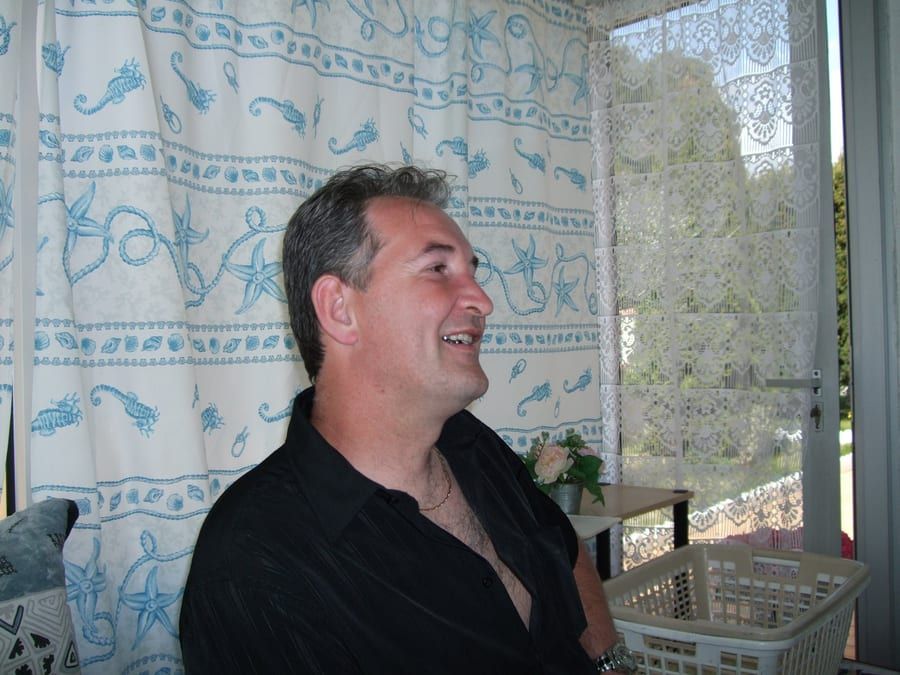 Soleiman - Gay fute à Hellbühl Profil de Soleiman, 33 ans, Gay fute à Hellbühl (Lucerne)