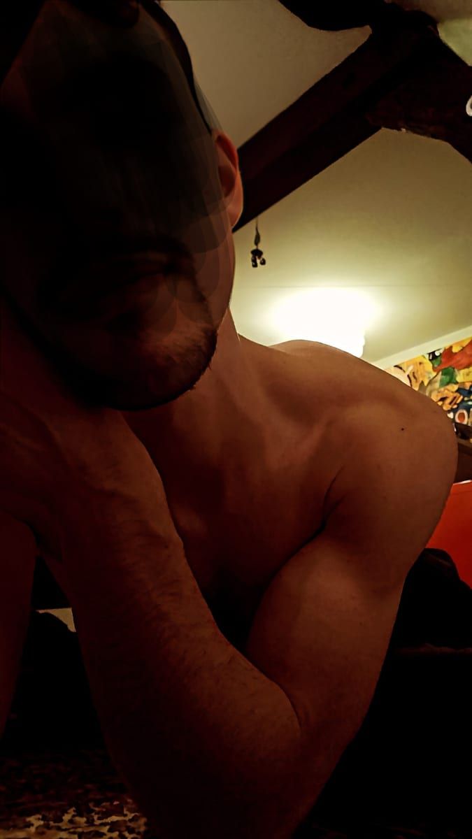 Charlot - Gay fute à Cotterd Profil de Charlot, 25 ans, Gay fute à Cotterd (Vaud)