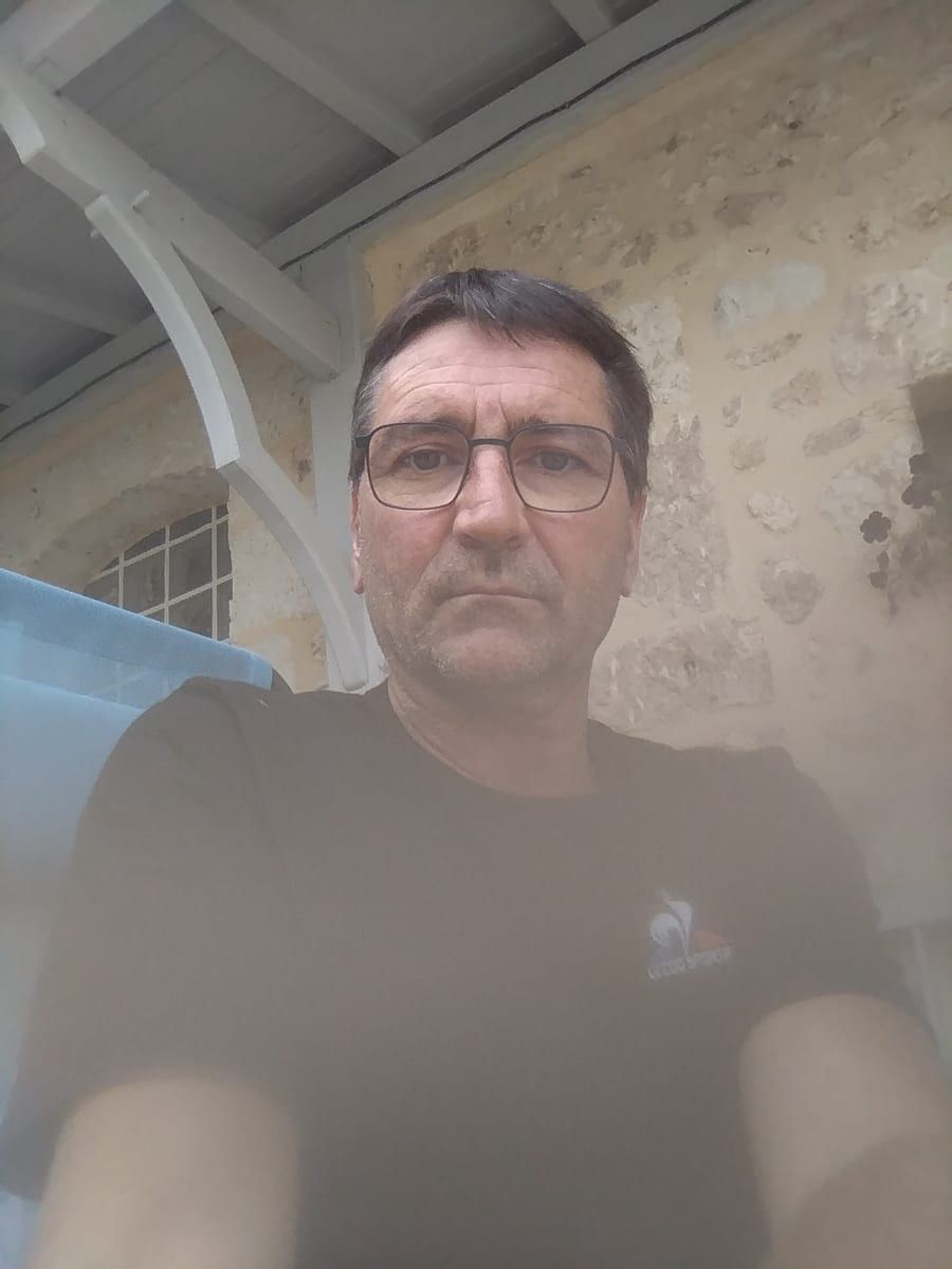 Osval - Gay fute à Fornex (Liddes) Profil de Osval, 44 ans, Gay fute à Fornex (Liddes) (Valais)
