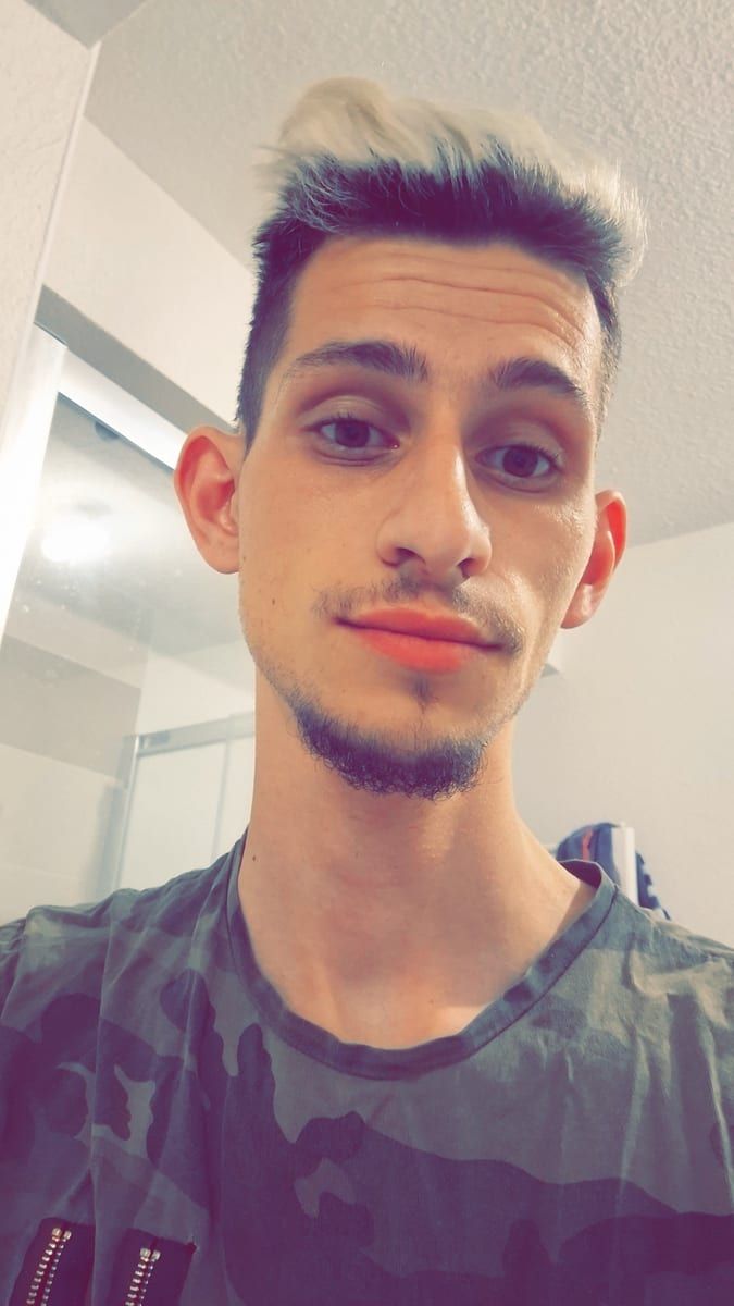 Johannick - Gay fute à Cotterd Profil de Johannick, 29 ans, Gay fute à Cotterd (Vaud)