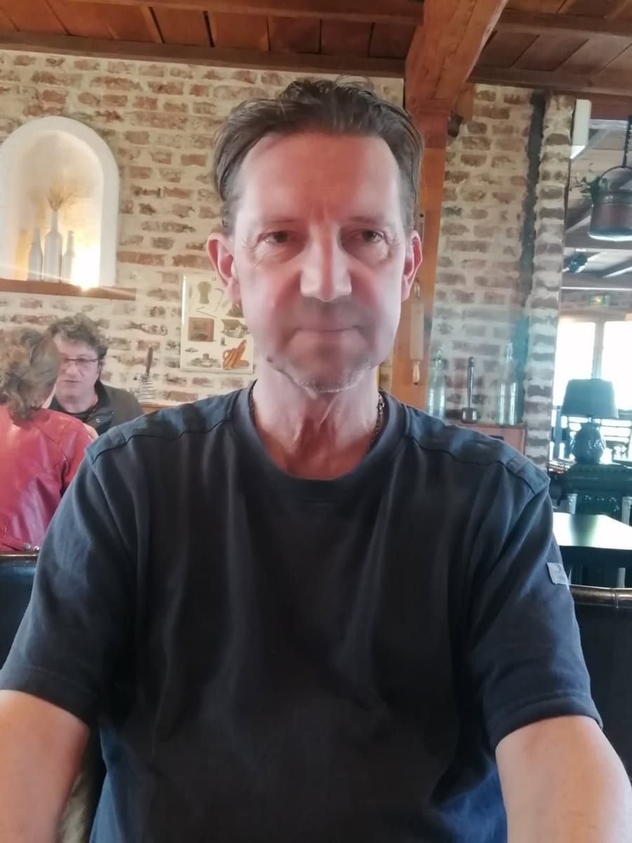 Aslem - Gay fute à Malix Profil de Aslem, 30 ans, Gay fute à Malix (Grisons)
