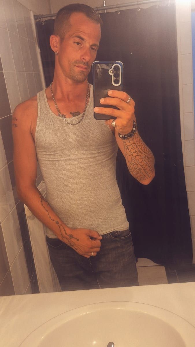 Ivo - Gay fute à Splügen Profil de Ivo, 43 ans, Gay fute à Splügen (Grisons)