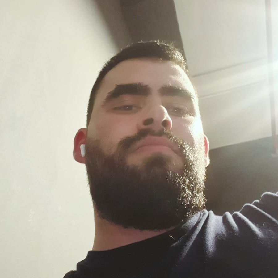 Profil de Djallal, 32 ans, Gay fute à Interlaken (Berne)