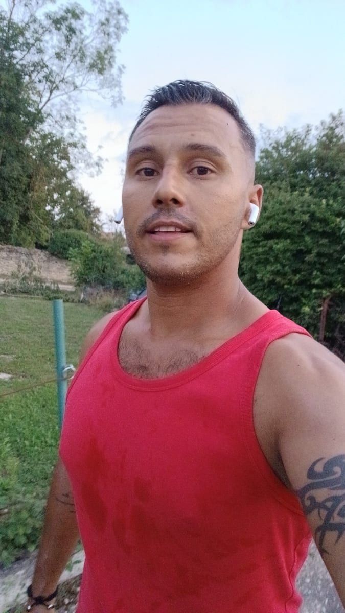 Lorys - Gay fute à Ulrichen Profil de Lorys, 38 ans, Gay fute à Ulrichen (Valais)