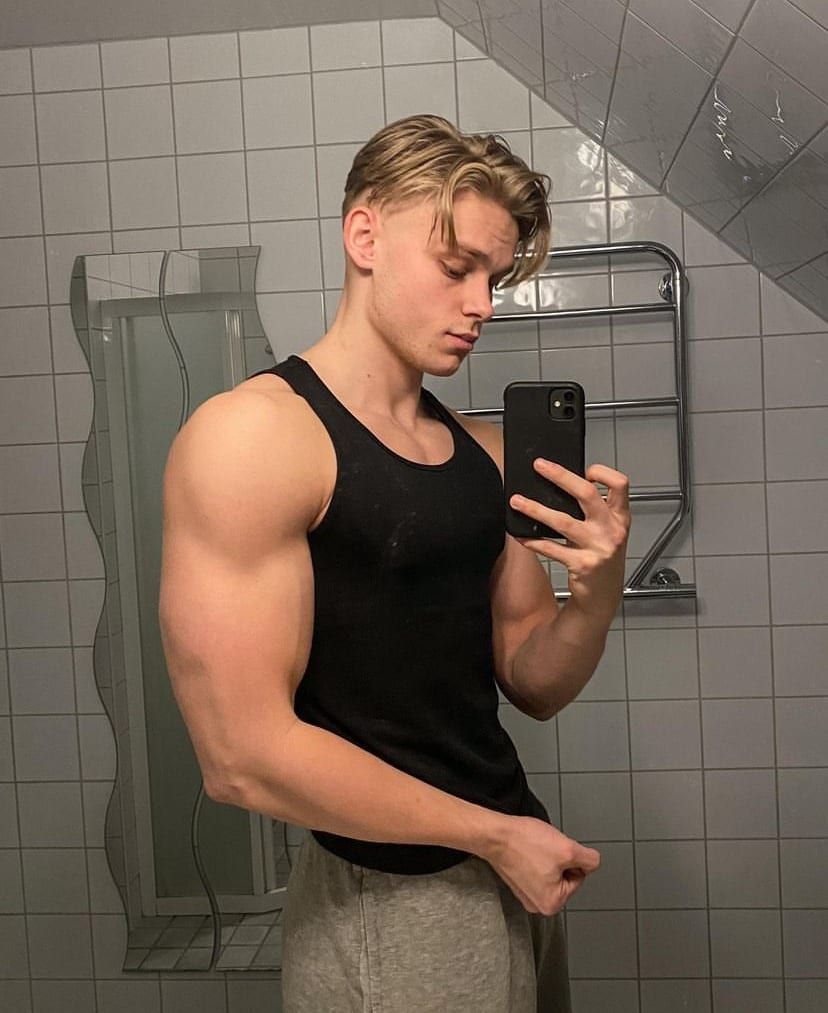 Girel - Gay fute à Parsonz Profil de Girel, 37 ans, Gay fute à Parsonz (Grisons)