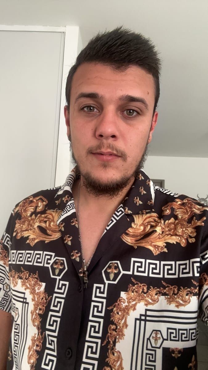Perig - Gay fute à Danis Profil de Perig, 33 ans, Gay fute à Danis (Grisons)