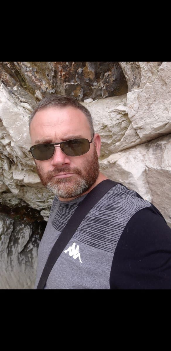 Profil de Elmedin, 27 ans, Gay fute à Herbligen (Berne)