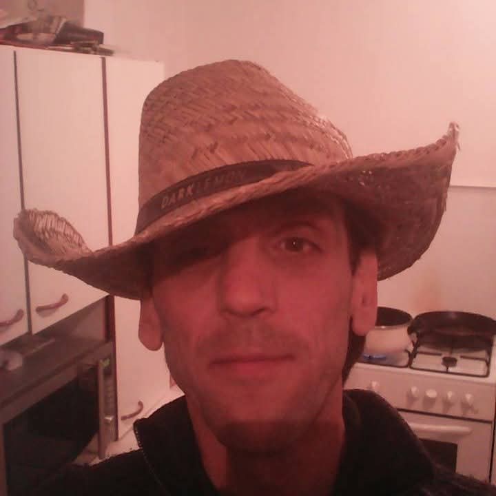 Pawel - Gay fute à Preda Profil de Pawel, 35 ans, Gay fute à Preda (Grisons)