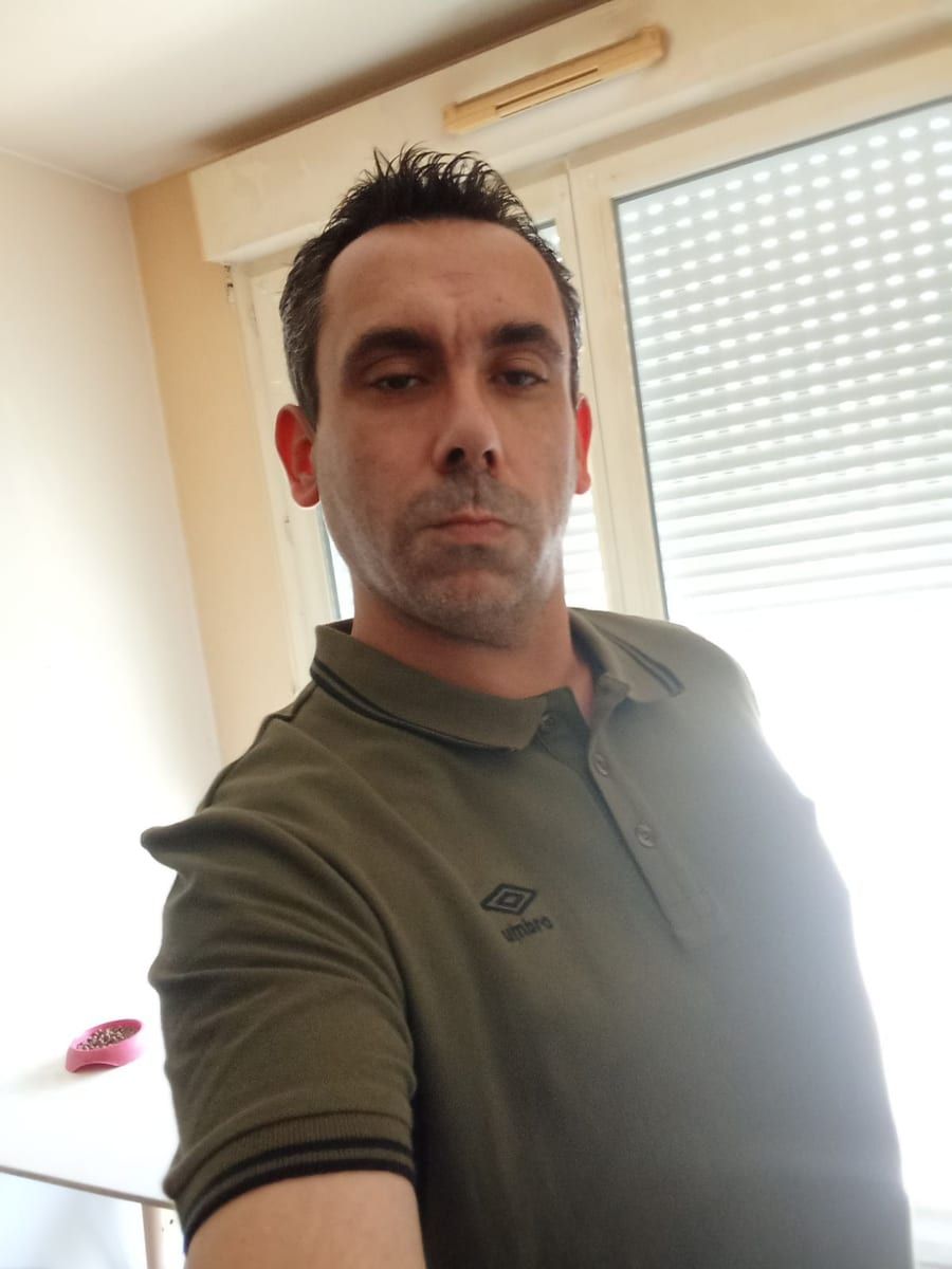 Profil de Fleury, 31 ans, Gay fute à Zignau (Grisons)