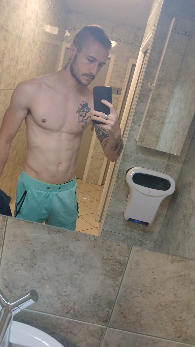 Yakin - Gay fute à Bollodingen Profil de Yakin, 36 ans, Gay fute à Bollodingen (Berne)