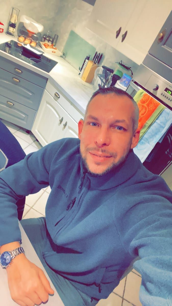 Jaroslav - Gay fute à Passugg Profil de Jaroslav, 36 ans, Gay fute à Passugg (Grisons)